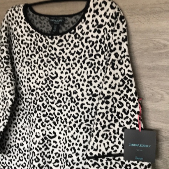 NWT-Soft! Cynthia Rowley Curve Sweater, 1X - Picture 5 of 6